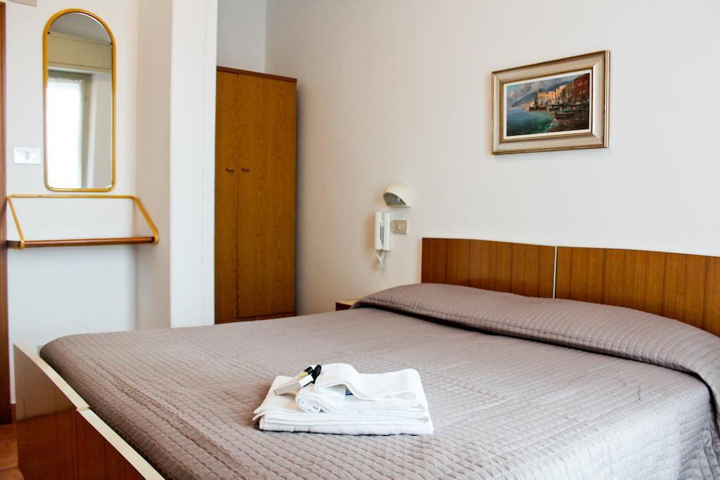 Hotel Leda ريميني الغرفة الصورة
